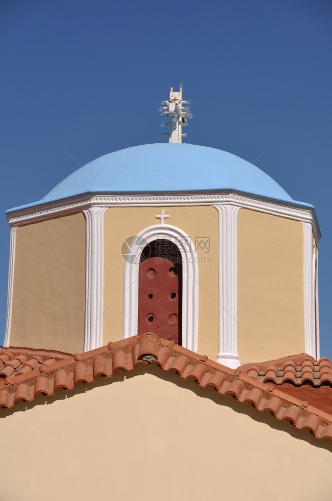 传统的希腊美丽蓝天高斯岛齐亚村典型希腊教堂宗的蓝色图片