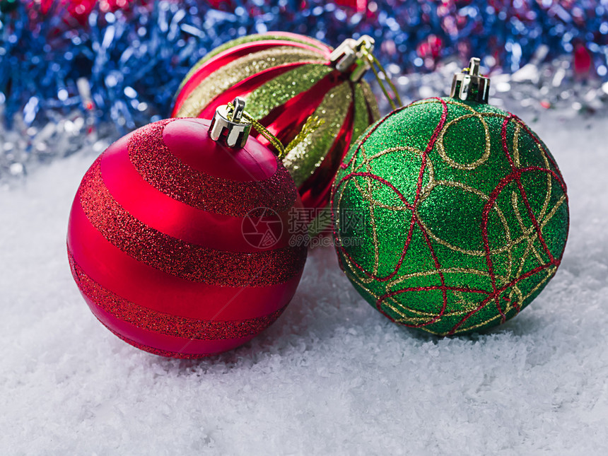 喜庆的典在雪中圣诞舞会模糊的蓝背景传统图片