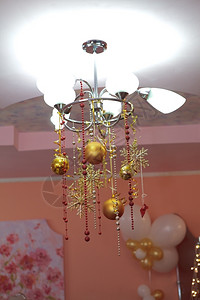 装饰文化着圣诞灯泡的吉祥漂亮吊灯时髦图片