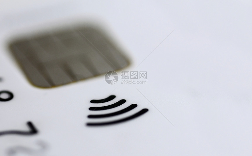 重点自动取款机带有典型标志的无接触信用卡芯片宏观镜头图片