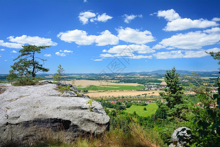绿色普里赫拉斯克捷典型家普里拉日兹克岩石的景观图12美丽的图片