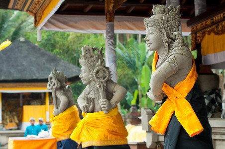 巴厘岛人雕塑印度尼西亚乌布德的巴厘岛恶魔雕像亚洲图片