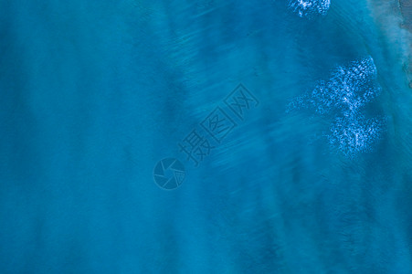 蓝海面水色表从上方直接射入公海假期沙门抽象的图片