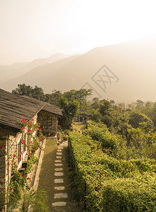 萨加玛塔喜马拉雅山尼泊尔村日出旅游和在尼泊尔行亚洲人花园图片