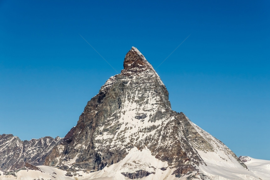 高的著名假期瑞士Zermatt泽尔马特的松树山丘中Materhorn图片