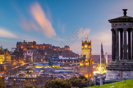 镇日落时苏格兰旧城爱丁堡市天际风景堡垒夜晚图片