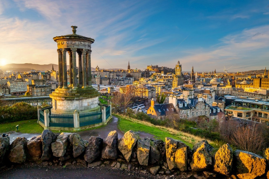 城市的日落时苏格兰旧城爱丁堡市天际风景欧洲的地标图片