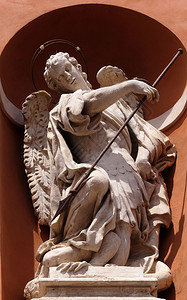 欧洲意大利圣巴拉斯教堂入口处的圣迈克尔雕像祈祷摩德纳图片