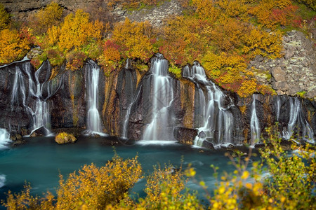 冰岛的Hraunfossar瀑布场地观光旅行高清图片