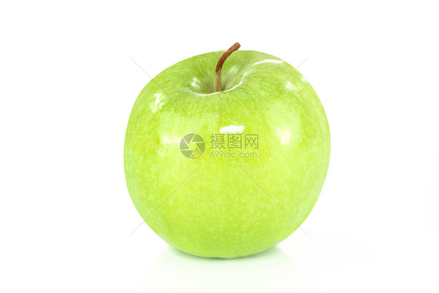 营养丰富多汁的关闭时在白色背景上隔离的绿苹果美味图片