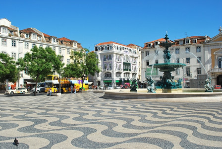 景观旅游美丽的广场和喷泉在里斯本市中心葡萄牙图片