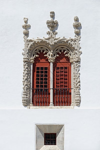葡萄牙辛特拉宫的圣曼努利诺式神话般的窗户曼努埃尔诺游客正面图片