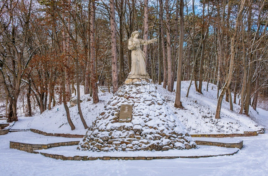 雕塑历史乌克兰捷尔诺皮地区Terebovlyansky城堡附近的索菲亚赫尚诺夫斯基纪念碑在乌克兰特列波夫利亚SofiaKhsha图片