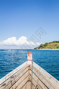 天空美丽的Ngapali海滩和渔民船支撑蓝色的图片