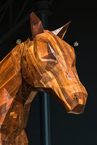 雕塑马马木雕像棕褐节日削小马设计图片