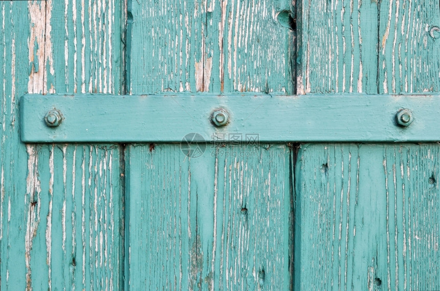 货架游戏层数荷兰Zelhem用风化油漆旧木制门的锁链图片