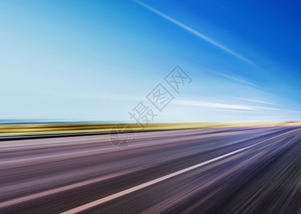 无处在空路中高速驾驶运动模糊宁静风景场地设计图片