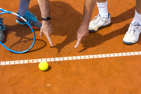 竞技网球运动员在场展示赛道训练服务图片