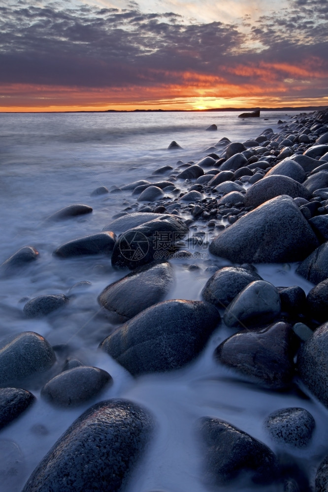 莫埃伦挪威海岸冬季日落莫埃伦薄雾岩石细节图片