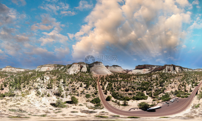 的犹他州锡安公园的路旅行飞越岩石形成和绕行道路西南国民图片