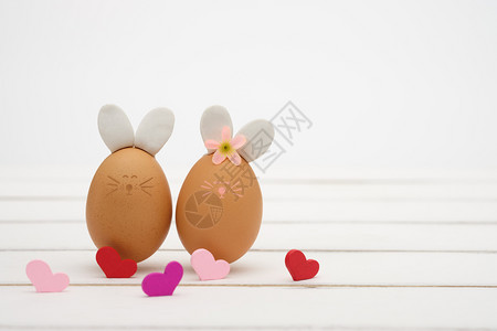 木制的复活节鸡蛋是一个快乐的节日选择焦点有抄写空间耳朵季节图片