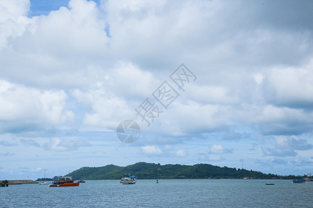 巡航正面海上船只和岛屿大阵线旅行者前往游码头图片