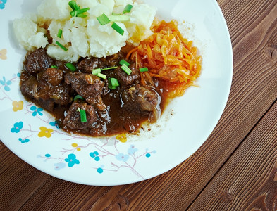 芬兰传统餐食土豆驯鹿炖菜古拉什肉家庭式图片