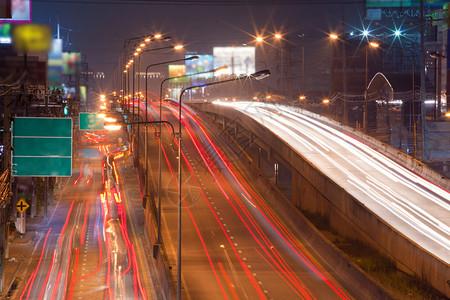 失效驾驶城市的泰国曼谷夜间交通灯泰国曼谷图片