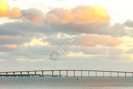 户外里肯巴克铜锣湾迈阿密佛罗里达州美国工程路背景图片