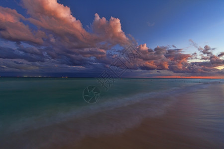 摄影棕榈加勒比海滩日落的景象加勒比海滩日落之景树图片