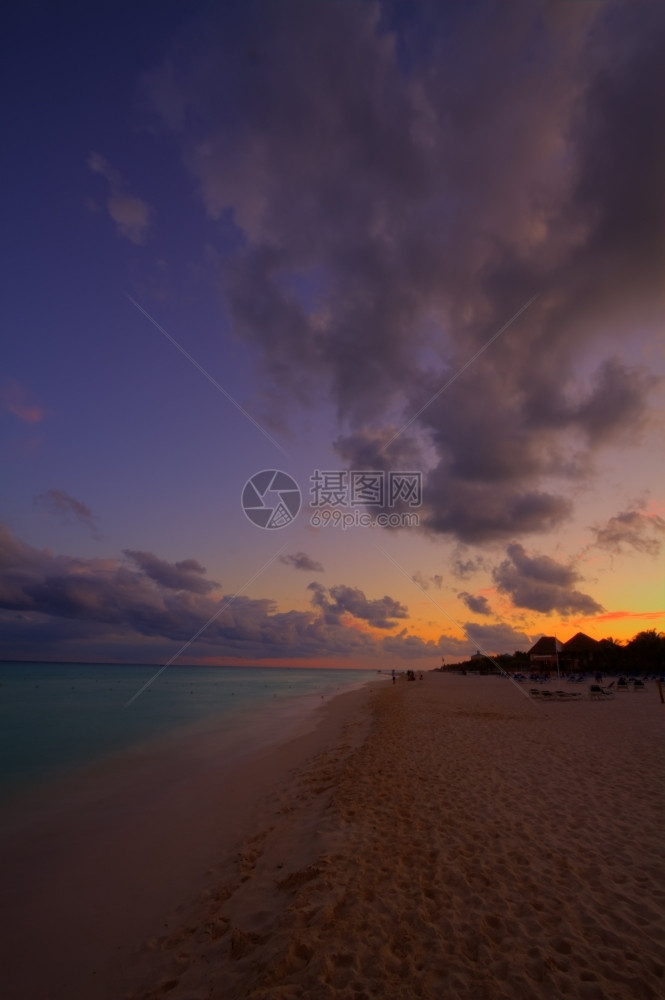 自然浪潮热带加勒比海滩日落的景象加勒比海滩日落之景图片