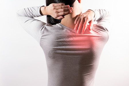 背部遭受事故女颈部肩受伤工作后疼痛在女颈部肩受伤工作后疼痛图片