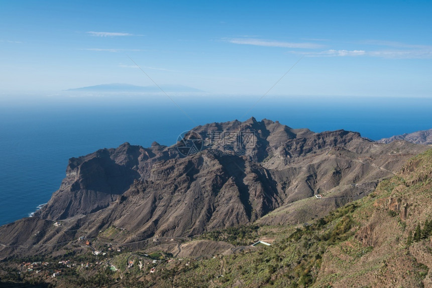 西班牙火山爬坡道LaGomera地貌景观克里夫和峡谷拉帕尔马岛位于背景之中图片