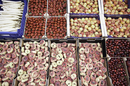 束水果在商店的接触城市一家水果店的详细节健康活食品等情况红色的味道图片