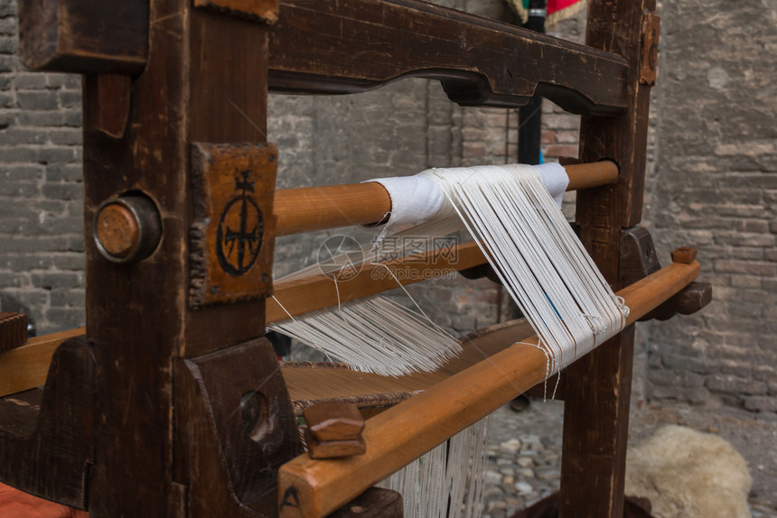 制造业旧木林的白型编织模式工具纺品图片