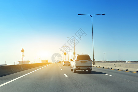 高速公路上驾驶汽车运动户外银图片