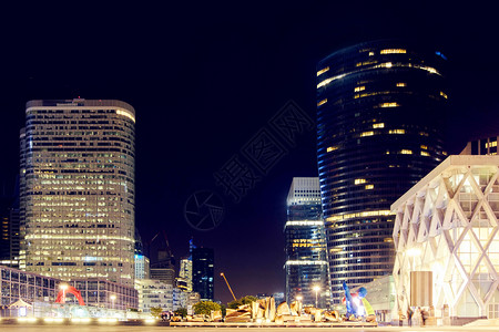 金融的心天际线巴黎市的夜间街灯和玻璃商业塔法国钢铁防御塔台图片