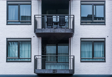 金属荷兰语带有阳台和窗户的公寓新现代荷兰铝结构复杂的图片