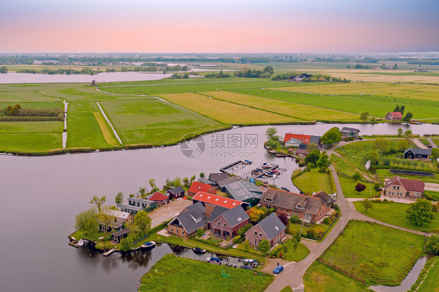 排航空爱好者从荷兰农村Zevenhuizen村起飞的空中机来自荷兰清除图片
