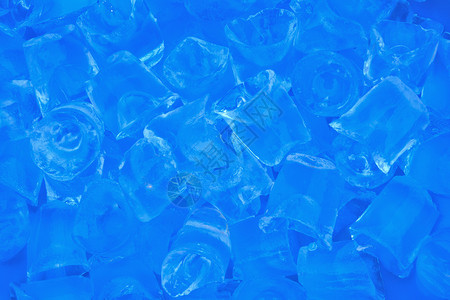 室内的冰块工作关闭蓝色背景的冰雪单位图片