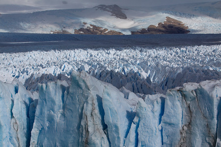 阿根廷人边缘佩里托莫雷诺冰川的质量在宽度上无限膨胀出口图片