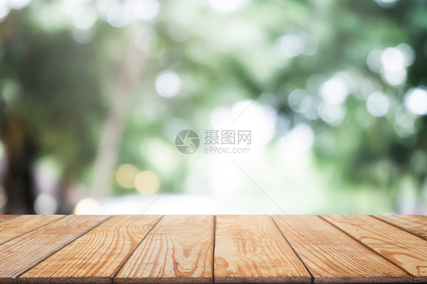商业产品花园背景中模糊的复选质面前空木桌windowtable自然图片