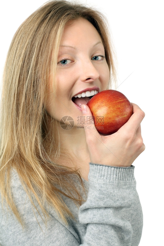 保持照片来自一位美丽的金发女她拿着红色果苹即将吃一口年轻的女士图片