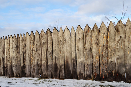 冬天复古的木板村里老风湿木墙冬季图片