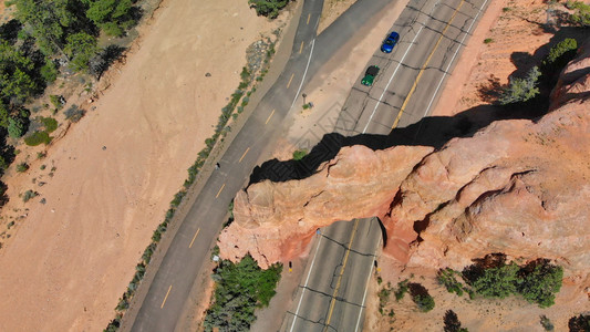 岩石自然位于犹他州BryceCanyon公园入口处的红拱门图片