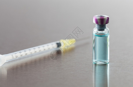 医疗针筒和疫苗图片