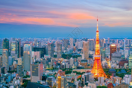 东京城市天际线全景与东京塔和日本暮光之城的商务中心现代街道景观图片