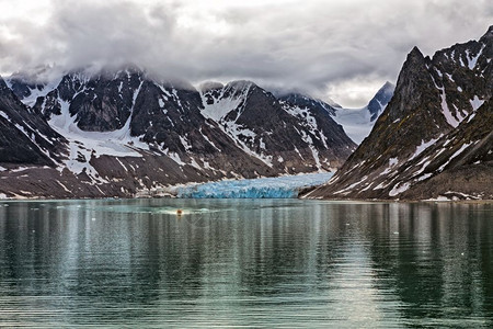 马格达莱纳峡湾旅游景观高清图片