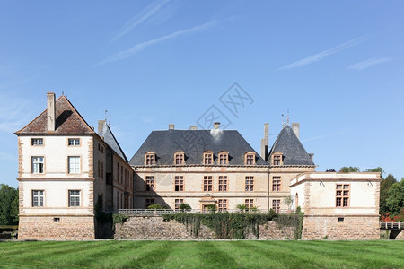 反射法国伯根迪的科马坦城堡地标考门汀图片