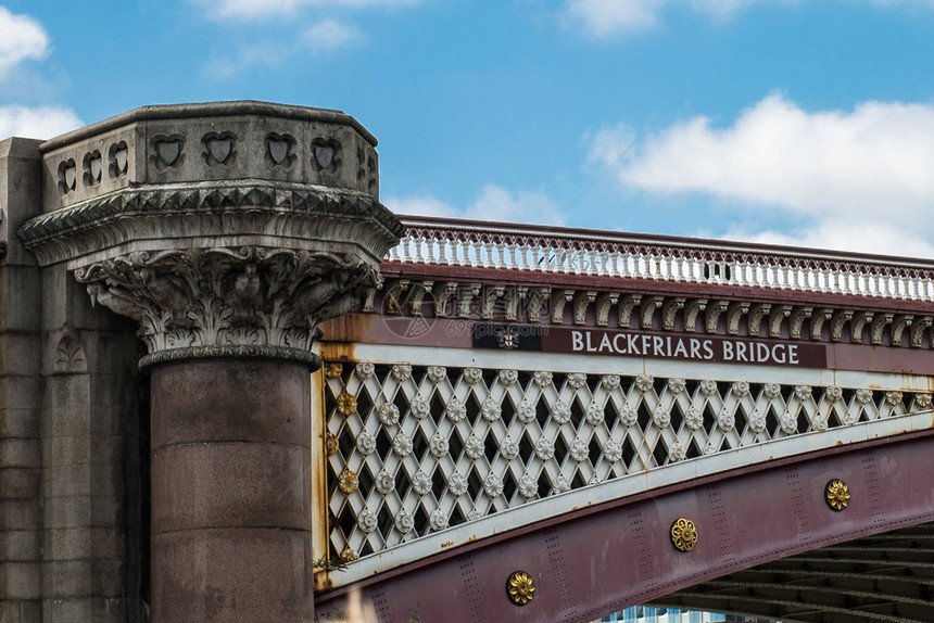 英语建筑学伦敦泰晤士河上的黑衣修桥细节伦敦泰晤士河上的黑衣修桥细节联合的图片